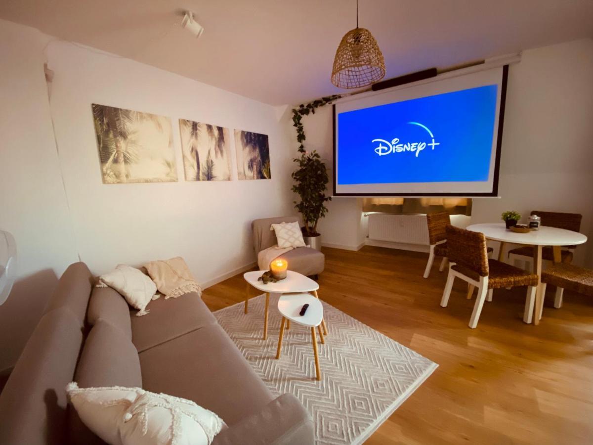 Home Cinema - Balcony - Wi-Fi & Streams Magdeburg Eksteriør billede