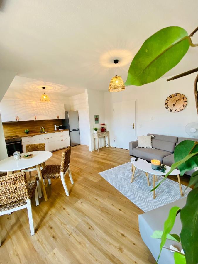 Home Cinema - Balcony - Wi-Fi & Streams Magdeburg Eksteriør billede